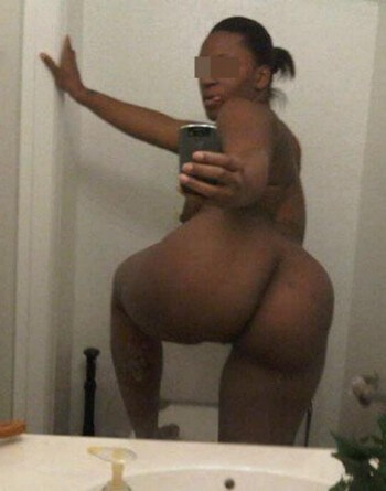 Belle black qui adore baiser