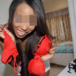 Fille black à Bobigny aimant les pipes baveuses Fille black à Bobigny aimant les pipes baveuses