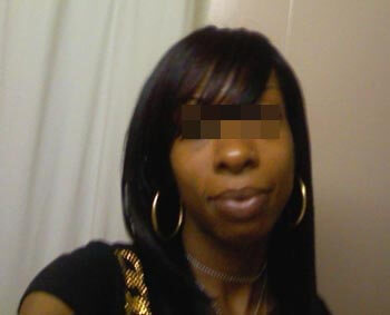 Femme noire à La Courneuve pour un homme