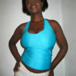 Belle fille libertine de Dijon qui aime la pipe en gorge profonde