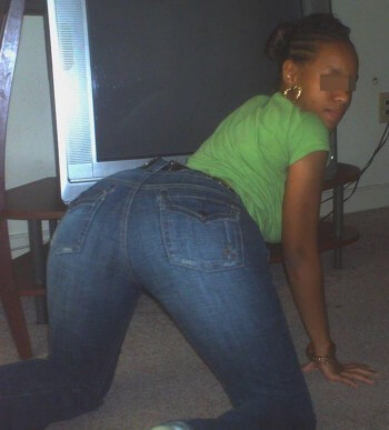 Belle black qui aime la baise hard