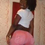 Fille très open désirant des queues épilées à sucer sur Aix-en-Provence