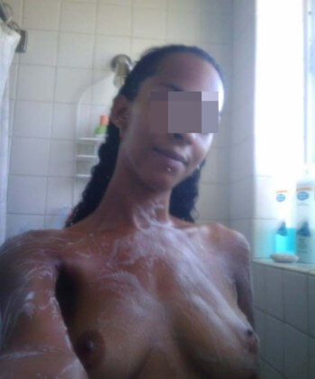 Femme black veut trouver un black bien musclé pour une petite pipe sur Melun
