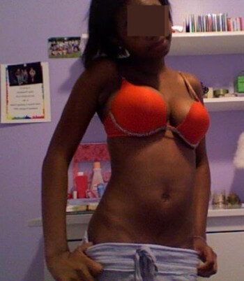 Fille noire pour un mec mature sexy sur Annecy pour une petite fellation