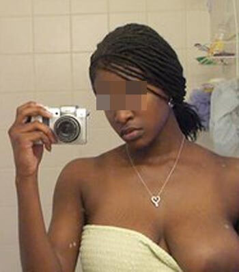 Blackette souhaiterait pomper une grosse bite sur Tours