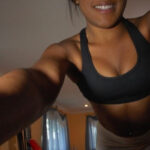 Camerounaise à Grasse appréciant la dilatation extrême