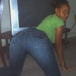 Belle black qui aime la baise hard Belle black qui aime la baise hard