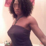 Belle bourgeoise désire une bite très longue à sucer à Besançon