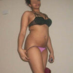 Black salope a envie de pomper de queues bien grosses à Bourges Black salope a envie de pomper de queues bien grosses à Bourges